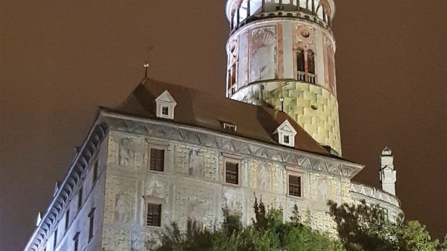 Erster Blick auf die Stadt am Abend