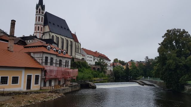 Erster Blick auf die Moldau, die mitten durch und um die Stadt fliesst
