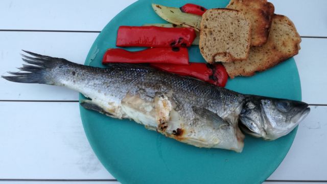 ...ein wenig Paprika und Knobibrot dazu