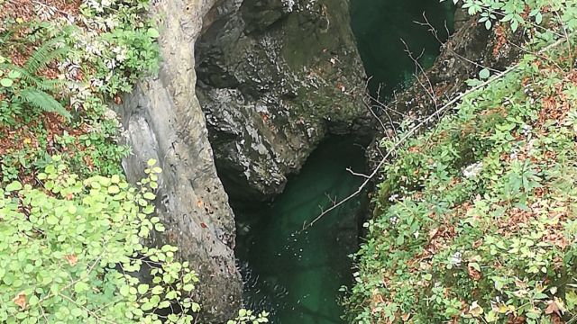 Am Ende des Geröll-Abhangs wurden wir dann mit einer schönen Schlucht vom Flüsschen belohnt