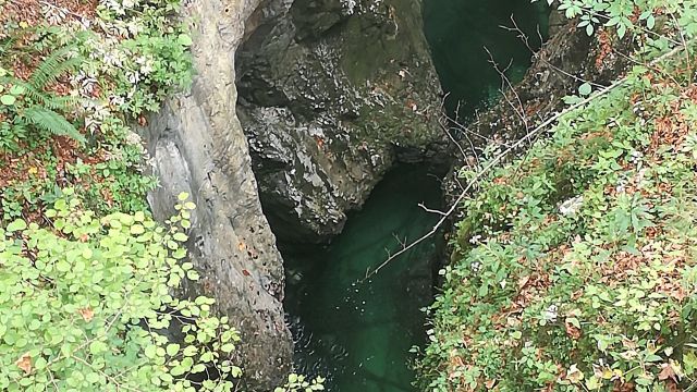 Am Ende des Geröll-Abhangs wurden wir dann mit einer schönen Schlucht vom Flüsschen belohnt