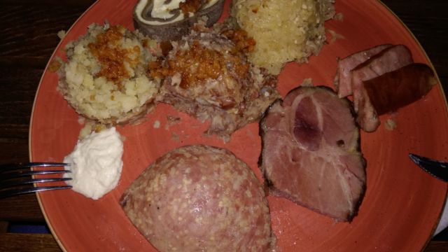 Am Abend der Lohn in Form eines deftigen lokalen Gerichts im "Strudl"