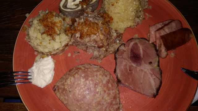 Am Abend der Lohn in Form eines deftigen lokalen Gerichts im "Strudl"