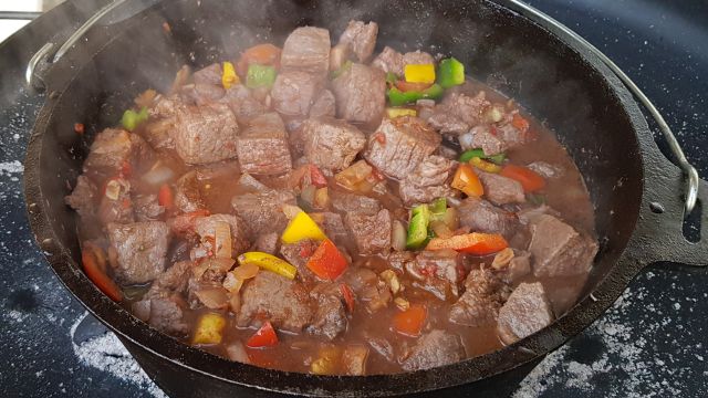 Paprika, Rest Wein und Brühe dazu