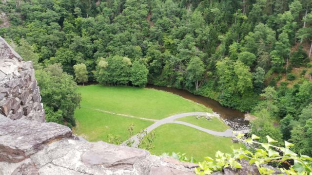 Ein Blick von der Unterburg auf die Turnierwiese