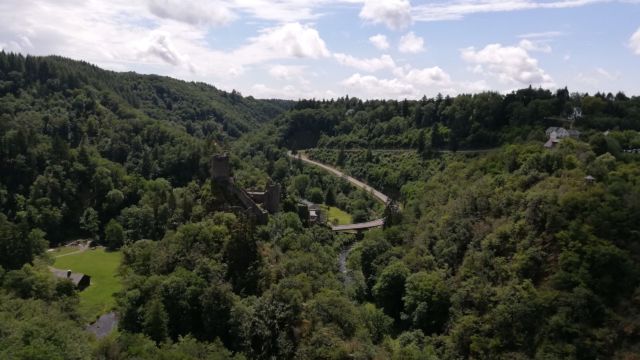 Blick auf die Niederburg von der Oberburg