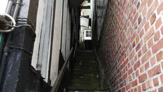 Und da müssen alle Einkäufe hoch?