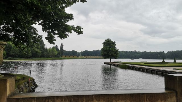 Blick Richtung See und Obelisk