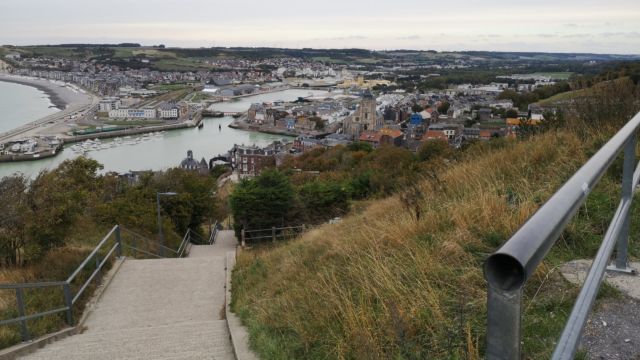 Blick von oben über die Stadt und über Mers-les-Bains
