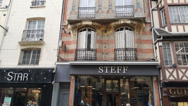 Auch hier wieder sehr schöne schmale kleine Häuser in der Füssgängerzone