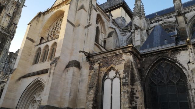 Da links ist die Renovierung und Säuberung schon fortgeschritten, rechts kommt dann wohl noch