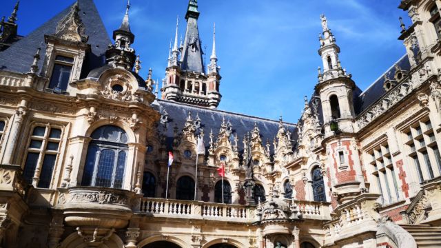 ...mit sehr vielen Schnörkeln