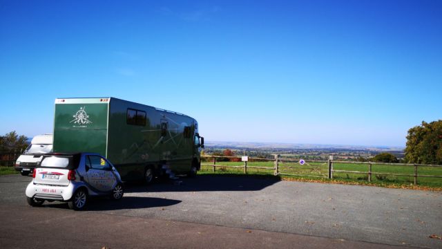 Manch grösseres Mobil kommt dann gleich mit kleinem Begleitfahrzeug daher