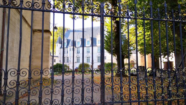 Auch der Bischof wohnt wohl ganz nett nebenan