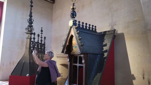 falls jemand mal eben ein paar dekorative Dachgauben für eine Burg braucht, hier wäre die passende Ausstellung